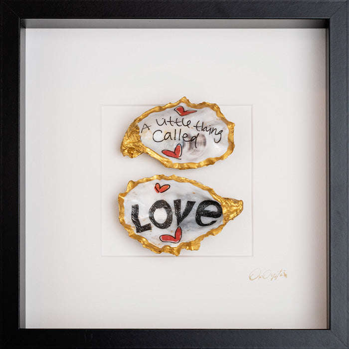 A little thing called love 27x27cm - Ingelijste oesters- plexiglas schilderij - kunst